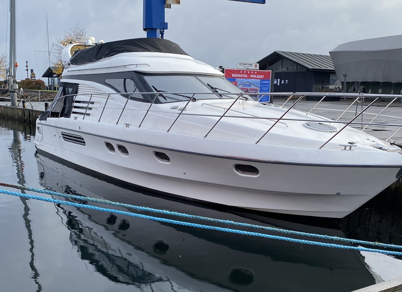 Challenger 450 Flybridge