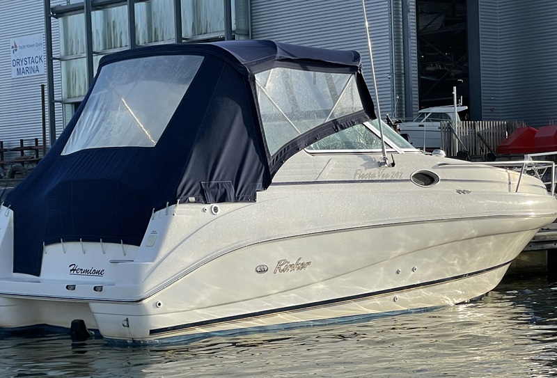 Rinker 242 Fiesta Vee